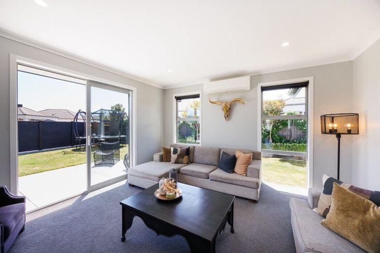 Photo of property in 30 Dogwood Way, Milson, Palmerston North, 4414