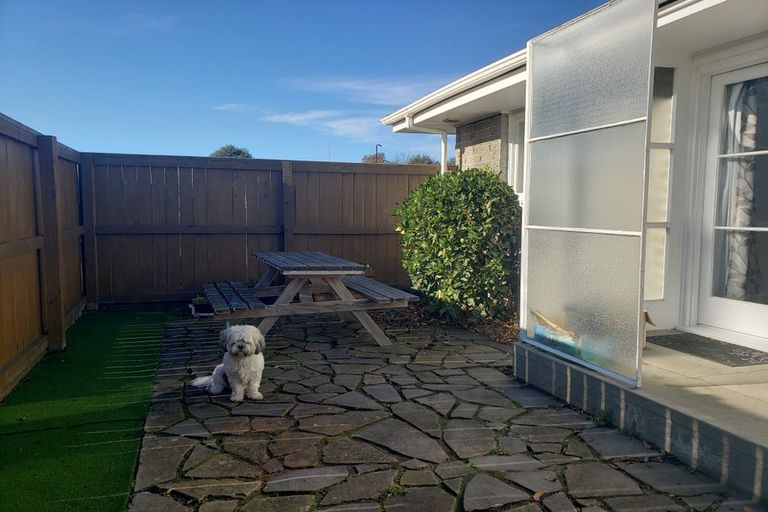 Photo of property in 4/9 Curletts Road, Sockburn, Christchurch, 8042