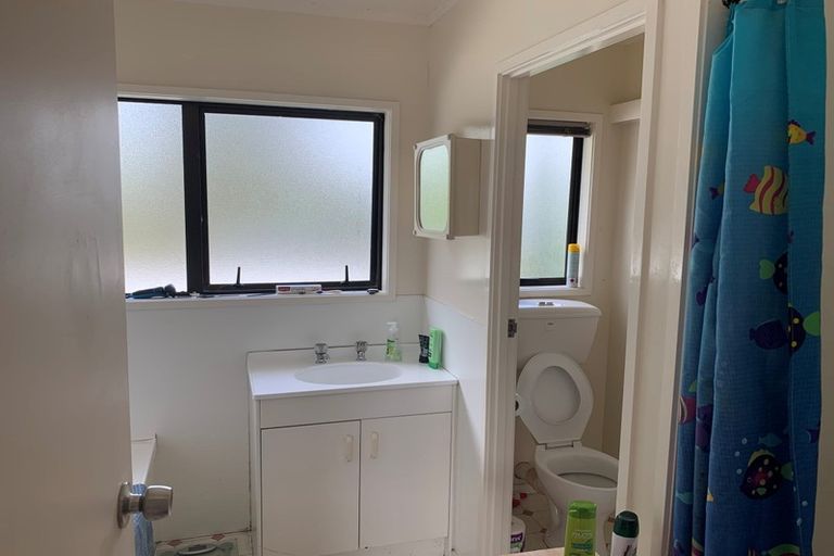 Photo of property in 28 Orton Street, Glenfield, Auckland, 0627