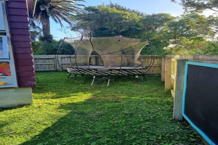 Photo of property in 1/61 Black Rock Road, Newlands, Wellington, 6037