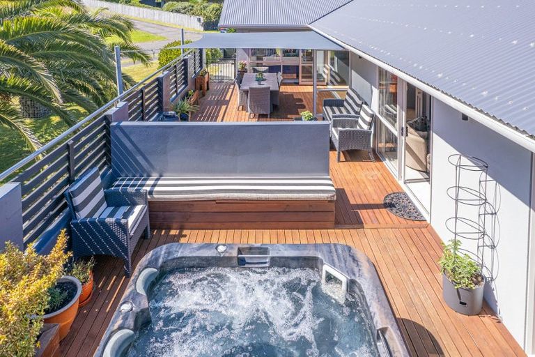 Photo of property in 18 Golf Vue Place, Castlecliff, Whanganui, 4501