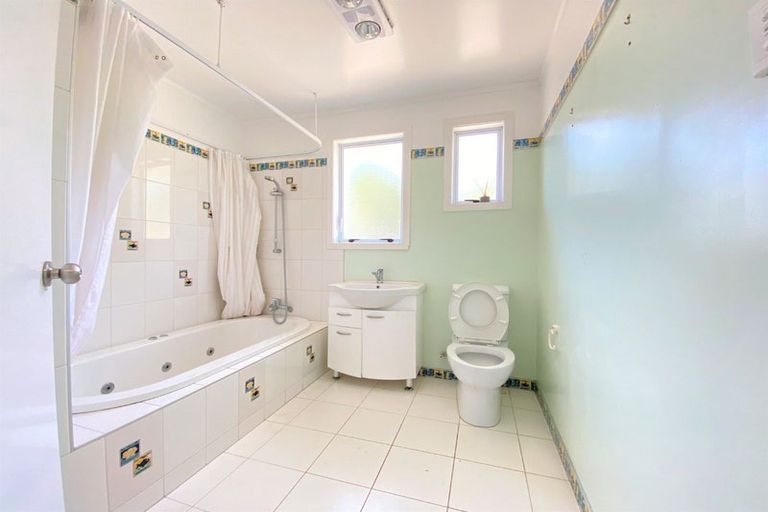 Photo of property in 43 Mack Place, Red Hill, Papakura, 2110