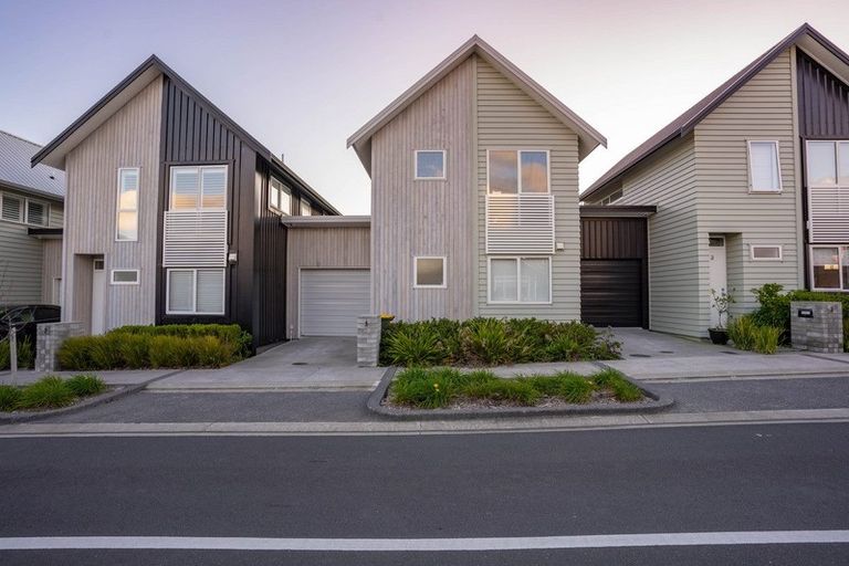 Photo of property in 5 Poaka Road, Hobsonville, Auckland, 0616