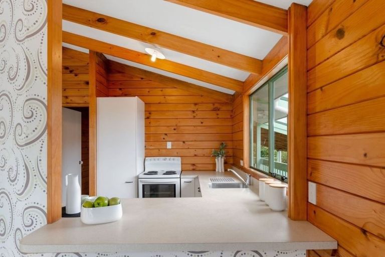 Photo of property in 1/4 Fernlea Rise, Bayview, Auckland, 0629