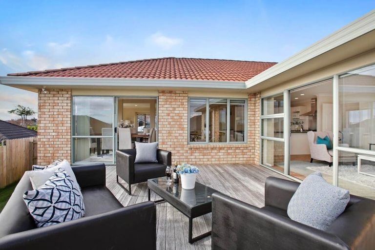 Photo of property in 11 Conacher Close, East Tamaki Heights, Auckland, 2016