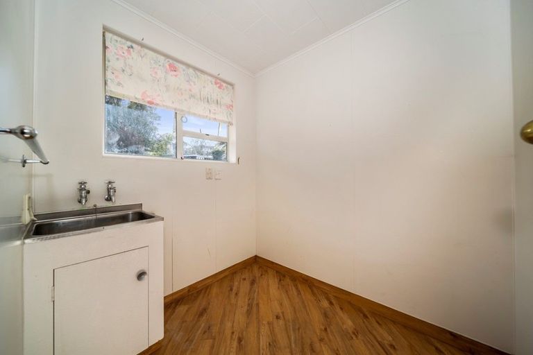 Photo of property in 8 Spencer Place, Merrilands, New Plymouth, 4312