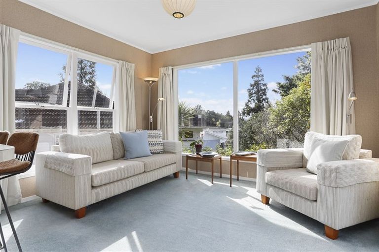 Photo of property in 21 Wernham Place, Northcote, Auckland, 0626