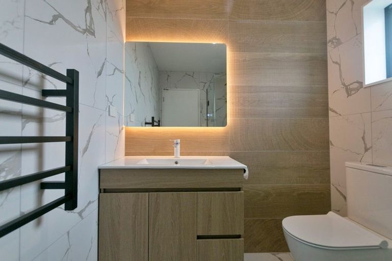 Photo of property in 17e Martin Place, Kelston, Auckland, 0602