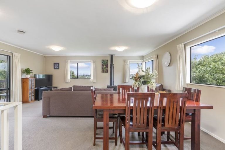 Photo of property in 4/1 Cheval Drive, Totara Vale, Auckland, 0629