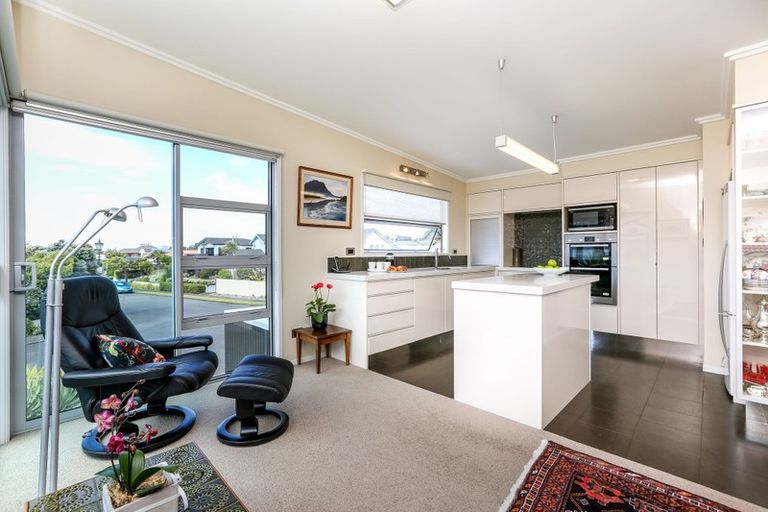 Photo of property in 2 Cutfield Road, New Plymouth, 4310