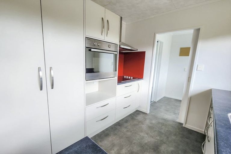 Photo of property in 2 Lydia Place, Kelvin Grove, Palmerston North, 4414