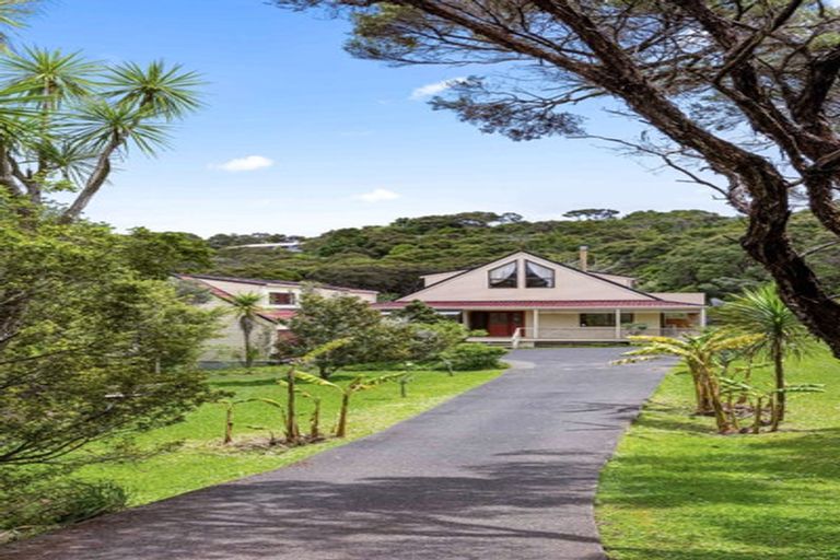 Photo of property in 117 Brick Bay Drive, Sandspit, Warkworth, 0982