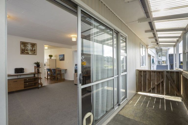Photo of property in 6 Fairview Place, Westown, New Plymouth, 4310