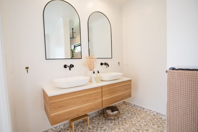 Photo of property in 60 Racecourse Road, Whitianga, 3510