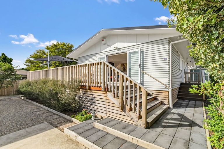Photo of property in 48 Stottholm Road, Titirangi, Auckland, 0604
