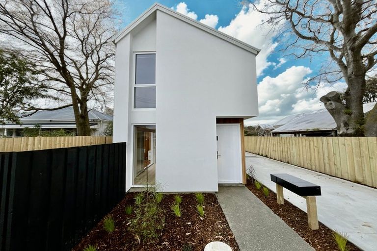 Photo of property in 98a Geraldine Street, Edgeware, Christchurch, 8013