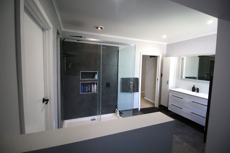 Photo of property in 19 Ongo Road, Hunterville, 4730