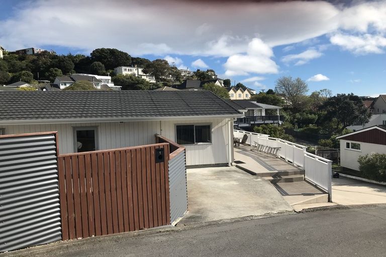 Photo of property in 1 Cherry Grove, Strathmore Park, Wellington, 6022