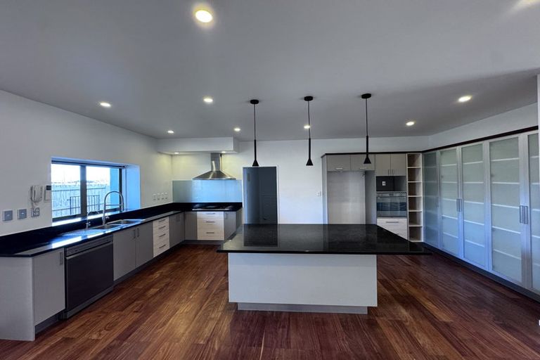 Photo of property in 28 Ballymore Drive, Pinehill, Auckland, 0632