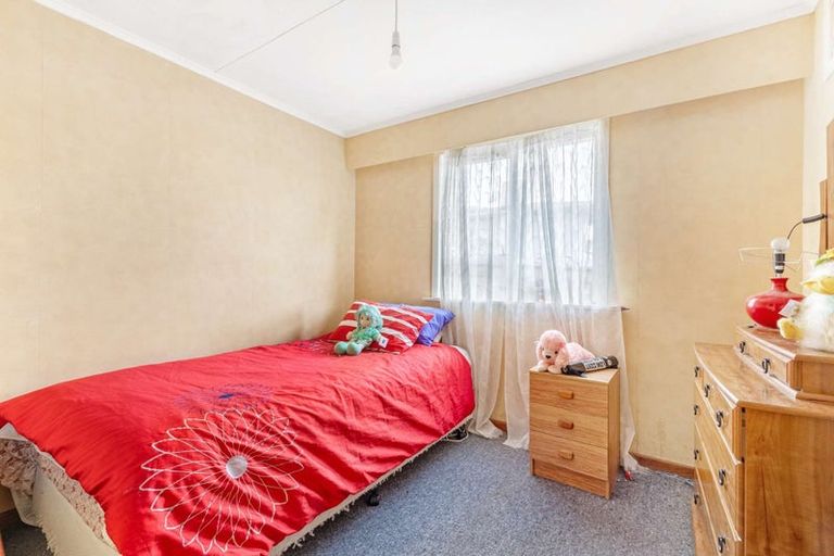 Photo of property in 37 Simons Street, Moturoa, New Plymouth, 4310