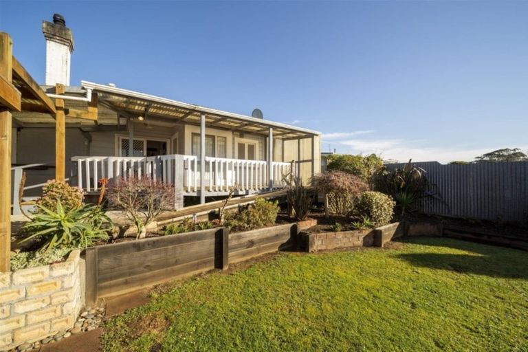 Photo of property in 9 Lupton Street, Waverley, 4510