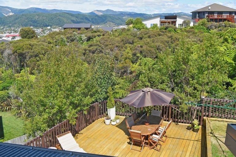 Photo of property in 19 Cosgrove Rise, Riverstone Terraces, Upper Hutt, 5018