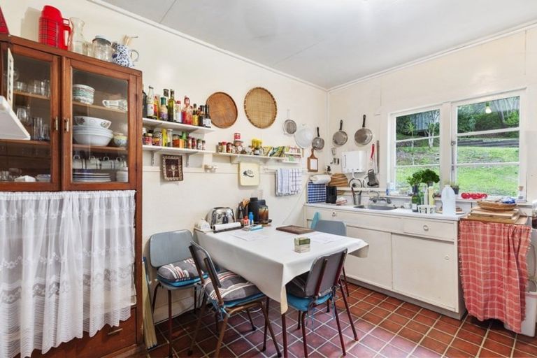 Photo of property in 21 Te Pari Pari Road, Pukerua Bay, 5026