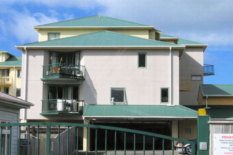 Photo of property in Palm Grove Apartments, 8/13a Palm Grove, Berhampore, Wellington, 6023