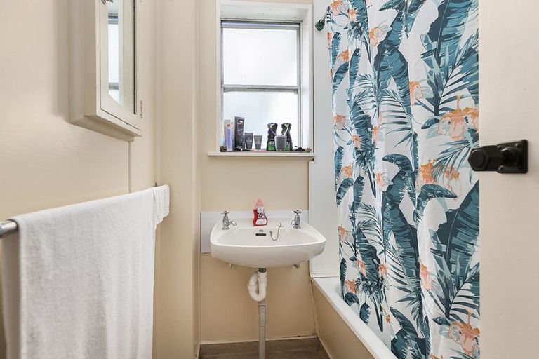 Photo of property in 58 Sievers Grove, Cannons Creek, Porirua, 5024