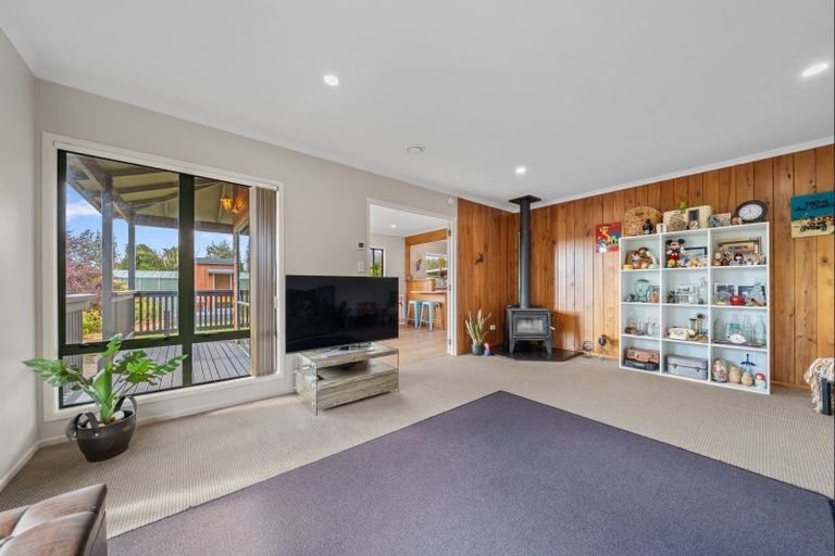 Photo of property in 537 Richmond Road, Lepperton, New Plymouth, 4373