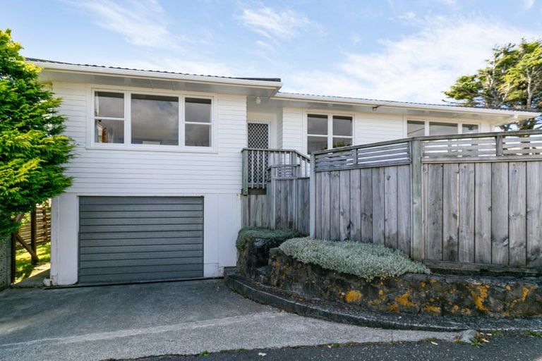 Photo of property in 20 Jane Grove, Paparangi, Wellington, 6037