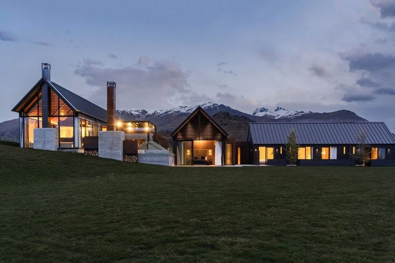 Photo of property in 6 Bendemeer Lane, Lake Hayes, Queenstown, 9371