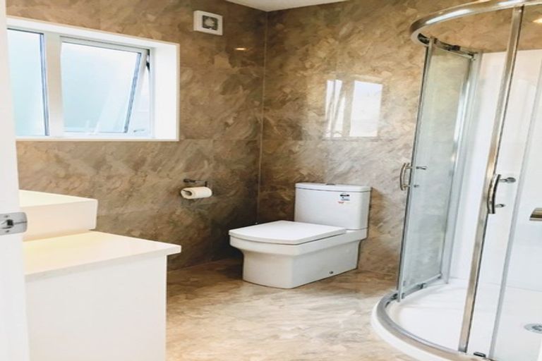 Photo of property in 30a Schnapper Rock Road, Schnapper Rock, Auckland, 0632