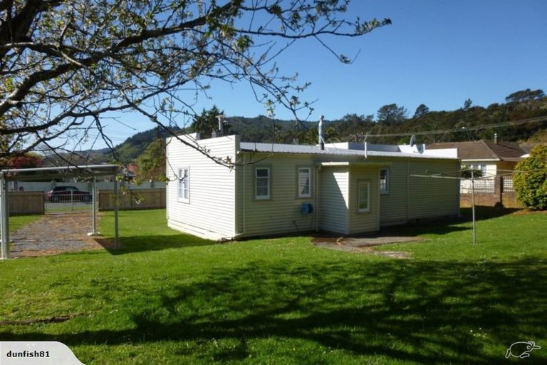Photo of property in 3 Rowe Parade, Wainuiomata, Lower Hutt, 5014