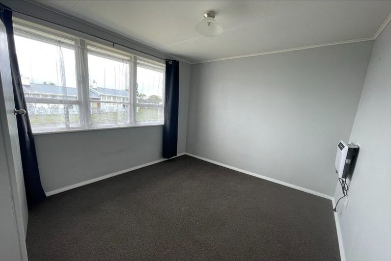 Photo of property in 2 Tiki Street, Castlecliff, Whanganui, 4501