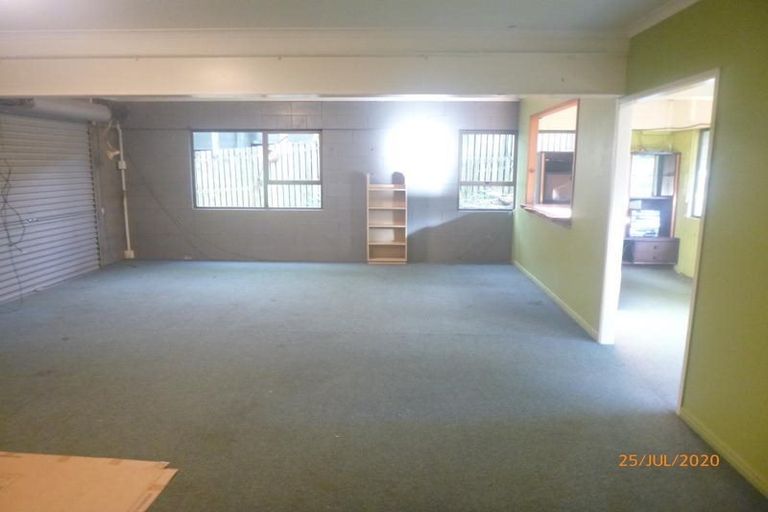 Photo of property in 33 Oreil Avenue, West Harbour, Auckland, 0618