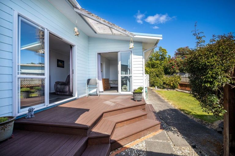 Photo of property in 18 Raniera Street, Glen Avon, New Plymouth, 4312