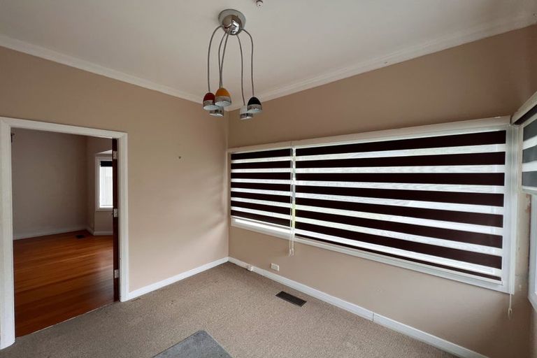 Photo of property in 123 Queens Drive, Lyall Bay, Wellington, 6022