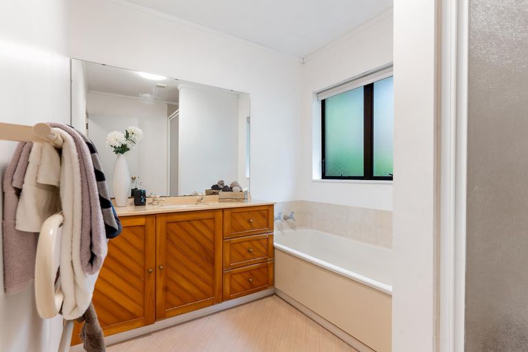 Photo of property in 3/15 Kurnell Drive, Botany Downs, Auckland, 2010