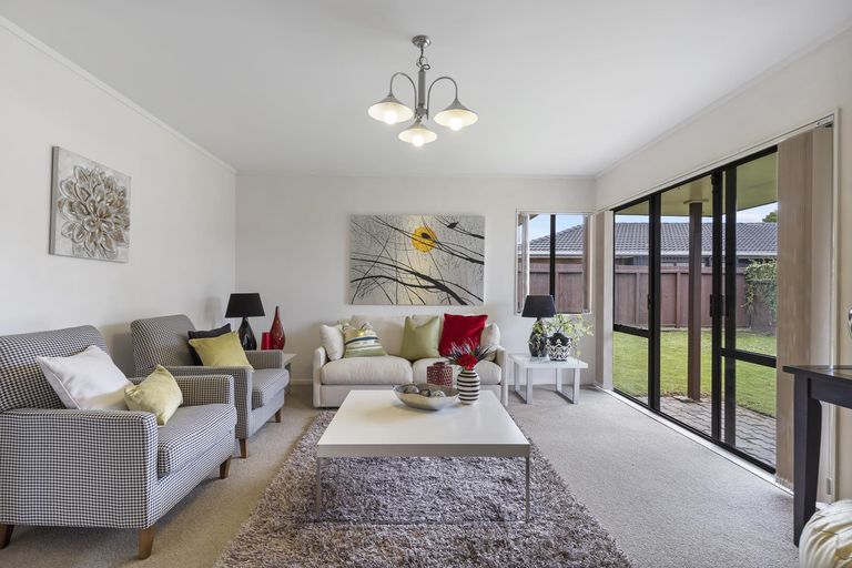 Photo of property in 3/15 Kurnell Drive, Botany Downs, Auckland, 2010