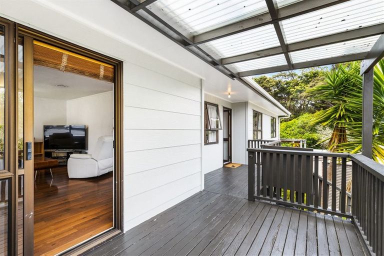 Photo of property in 16 Thistledew Place, Bayview, Auckland, 0629