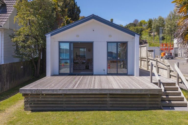 Photo of property in 1/202 Lake Terrace, Waipahihi, Taupo, 3330