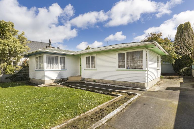 Photo of property in 17 Buick Crescent, Awapuni, Palmerston North, 4412