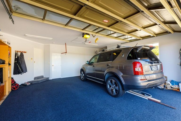 Photo of property in 11 Shelter Grove, Frankleigh Park, New Plymouth, 4310