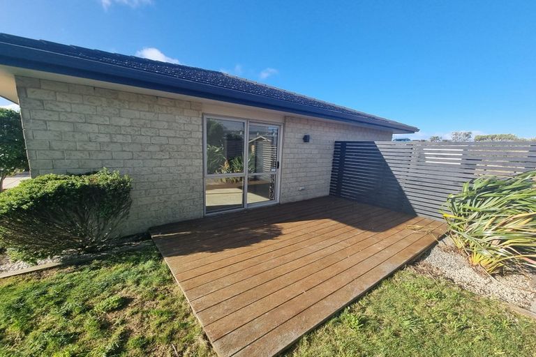 Photo of property in 15 Epic Way, Newlands, Wellington, 6037