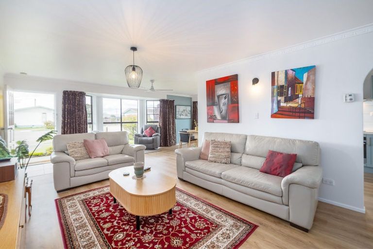 Photo of property in 32 Lowes Place, Solway, Masterton, 5810