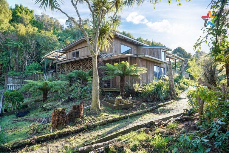 Photo of property in Pania Lodge, 133 Horseshoe Bay Road, Stewart Island/rakiura, Stewart Island, 9818