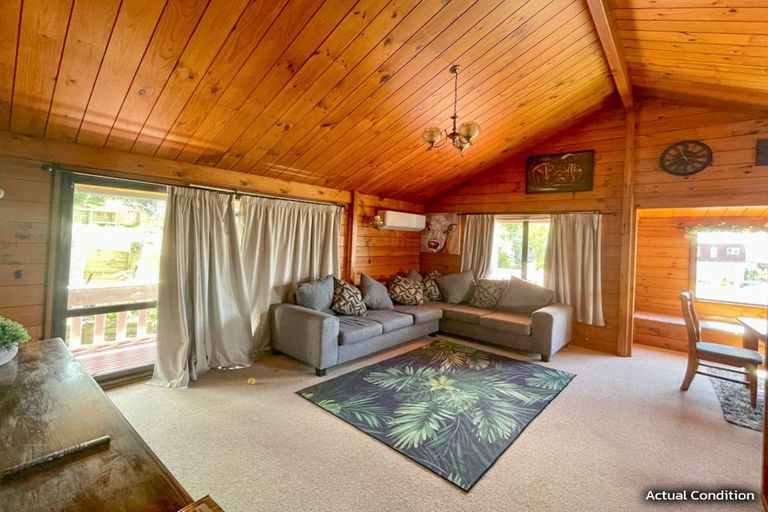 Photo of property in 1/457a Glenfield Road, Glenfield, Auckland, 0629