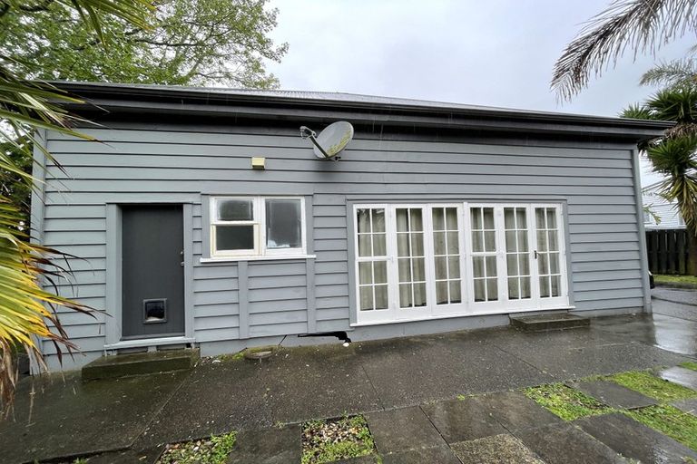 Photo of property in 44 Lynwood Road, New Lynn, Auckland, 0600
