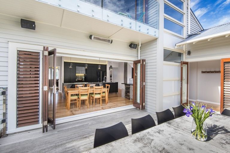 Photo of property in 19 Hamana Street, Narrow Neck, Auckland, 0622